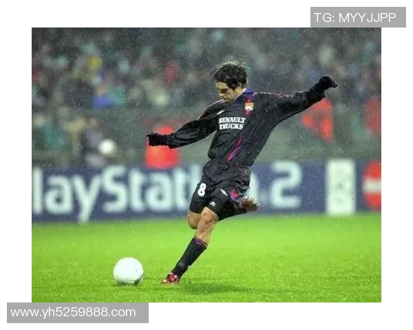 足球明星精彩瞬间高清射门图片集锦展现足球魅力与技术之美